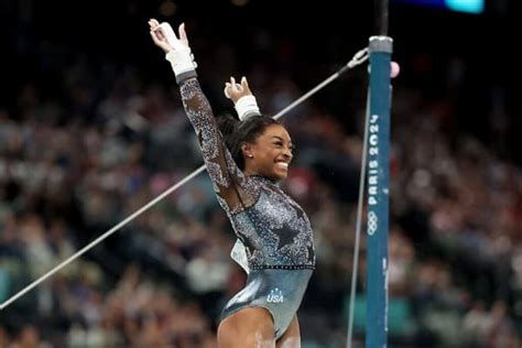 Simone Biles returns to Olympics with an injury scare and a dazzling show - The Athletic