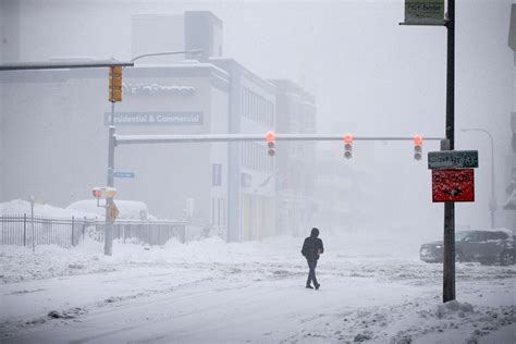 Wintereinbruch In Den USA Heftiger Schneesturm Trifft Bundesstaat New