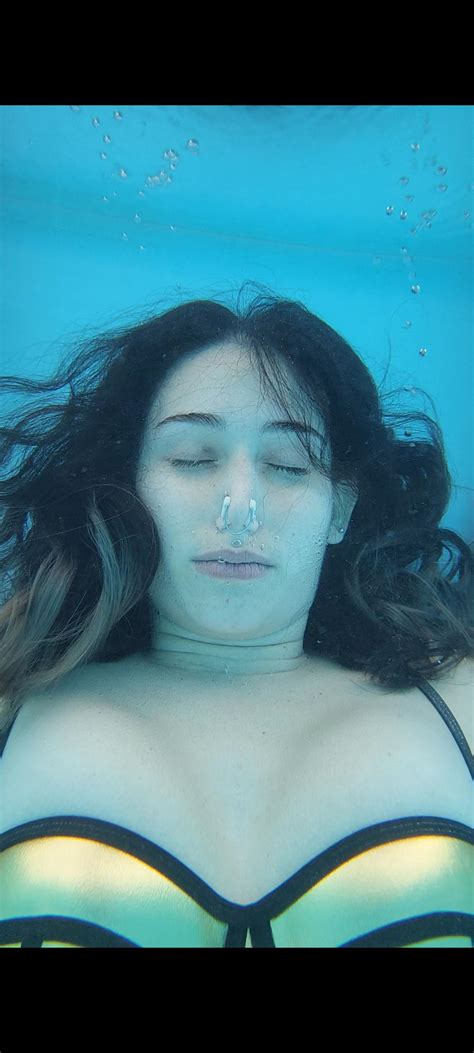 Love To Hold My Breath Underwater Scrolller