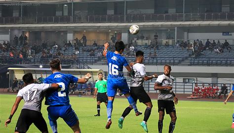 Foto Foto Pertandingan Persib Vs Dewa United Di Stadion Gbla Kamis