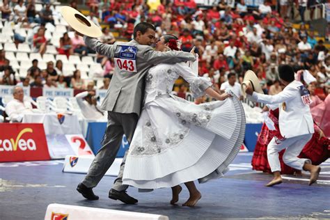 Así vibra Trujillo al ritmo de la marinera Foto galeria 1 de 12 El