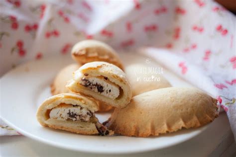 Calcioni Ricotta E Gocce Di Cioccolato E Quasi Magia In Cucina