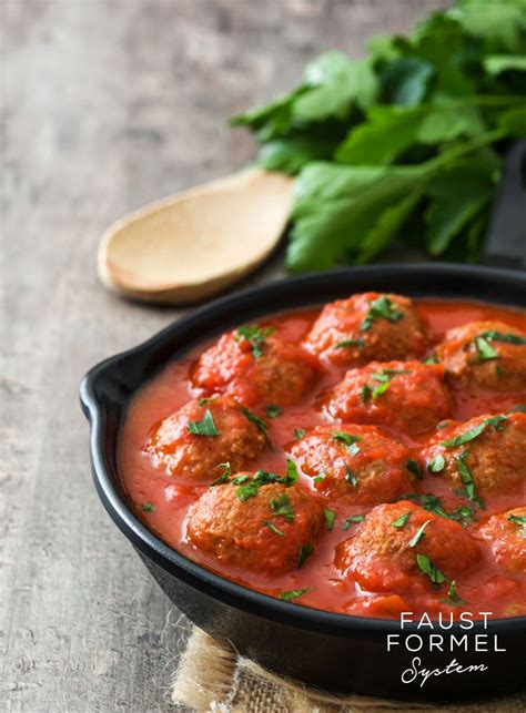 Hackfleischb Llchen In Tomatensauce Oder Verkehrt Gef Llte Paprika