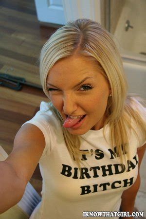 Stripping Amateur Girlfriend XXX Dessert