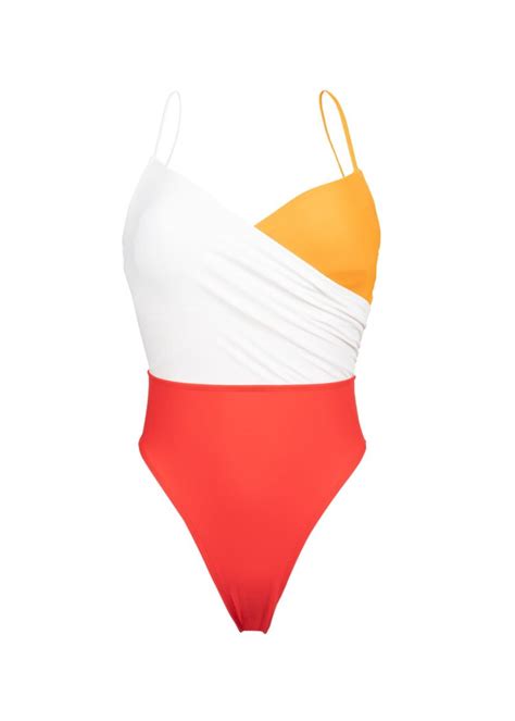 7 Hot Sexy Penelope Thwaites Bikini Pics