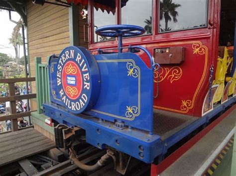 続・東京ディズニーランド・ウエスタンリバー鉄道をマニア目線で眺めてみた。 | 歩王(あるきんぐ)のLet’sらGO！