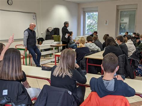 Rencontre entre collégiens et responsables politiques régionaux