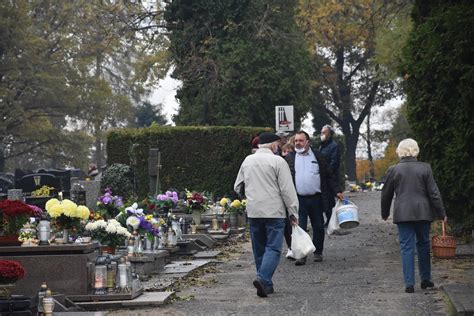 Cmentarze Otwarte Nekropoli W Rybniku Od Rana Odwiedza Wielu