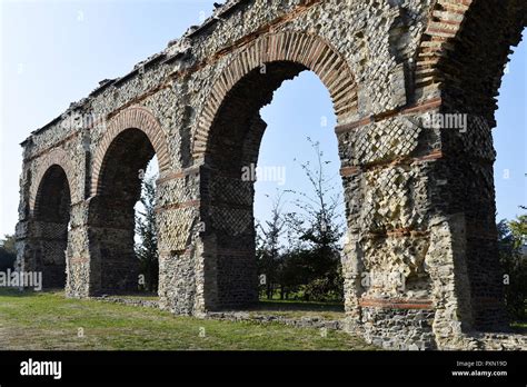 Roman Aqueduct Hi Res Stock Photography And Images Alamy