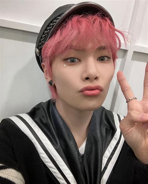 Yang Jeongin Instagram Update Stray Pink Hair Kids Pictures