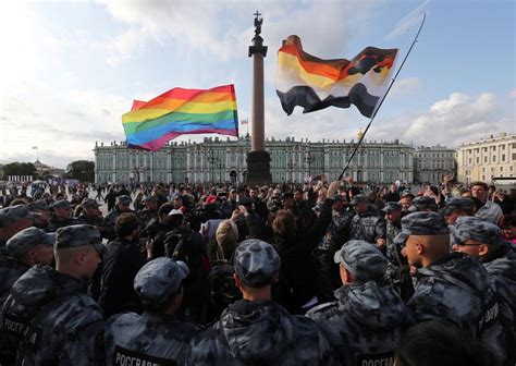 Un Periodista Ruso Antibélico Es Multado Por La Ley De Propaganda Gay