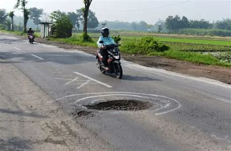 Sering Terabaikan! Kenali Jenis Kerusakan Jalan Aspal | Pabrik Aspal