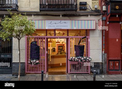 Madrid Spain 14 November 2020 Vintage Ice Cream Store A Rainy Day