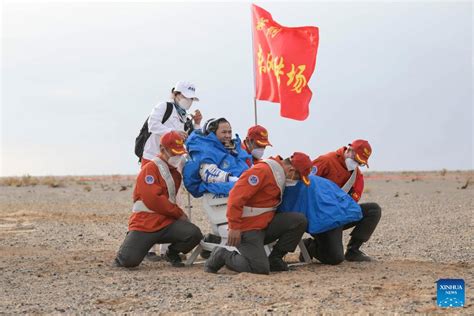 Astronautas Chinos De Shenzhou Regresan Sanos Y Salvos A La Tierra