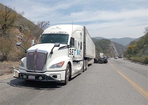 Alerta Choque De Tr Ilers En Carretera Rumbo Nuevo Elreporteromx