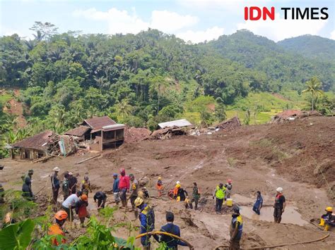 Cerita Korban Selamat Longsor Yang Timbun Rumah Di Kbb