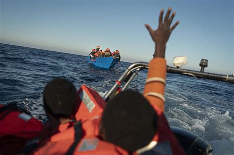 Migranti Geo Barents Soccorre Persone Lapresse