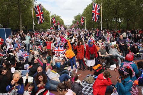 Queens Diamond Jubilee Crowd Of 500000 Flag Waving Royalists Cheered