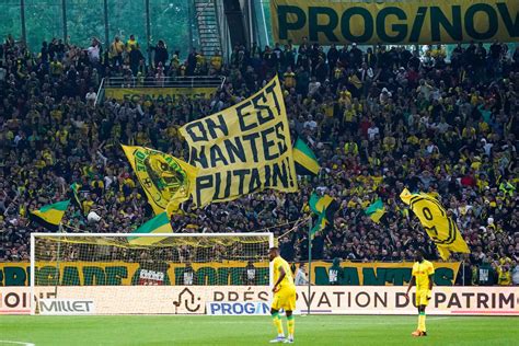 Linitiative dun groupe de supporters après la fermeture de la Tribune