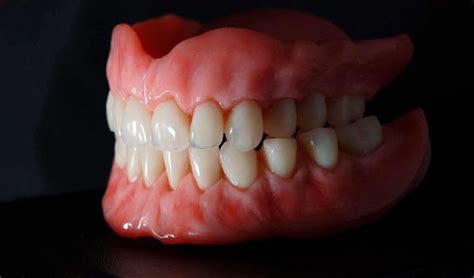 Двухслойные зубы в боксах | «Компания «Анис-Дент»