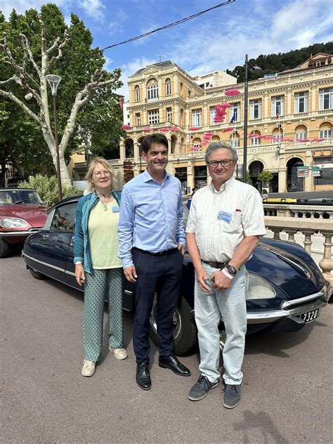 Exposition de Citroën DS sur le Cours Jérôme Viaud