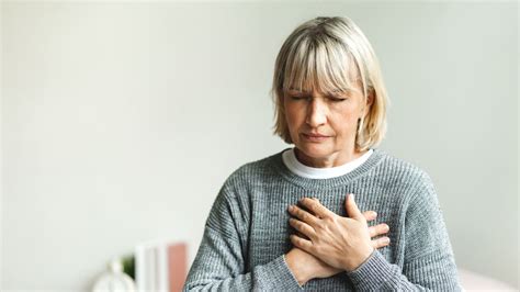 Douleur dans la poitrine quels sont les bons réflexes et les erreurs à