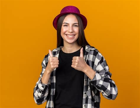 Sonriente Joven Hermosa Mujer Vistiendo Gorro De Fiesta Mostrando Los