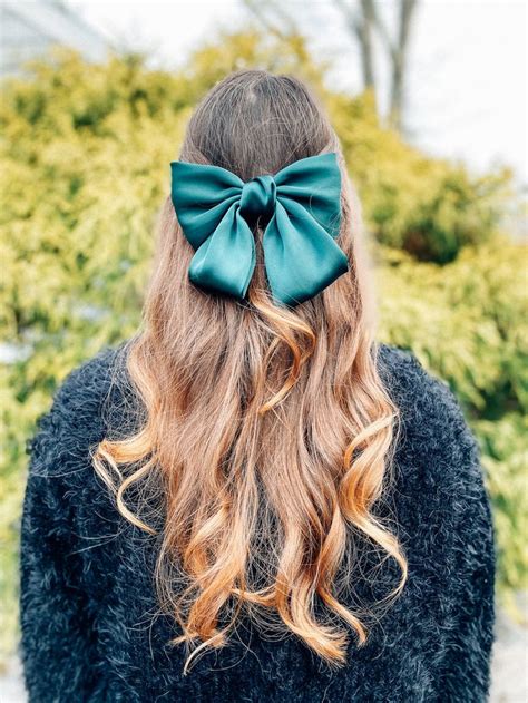 Christmas bow hairstyle