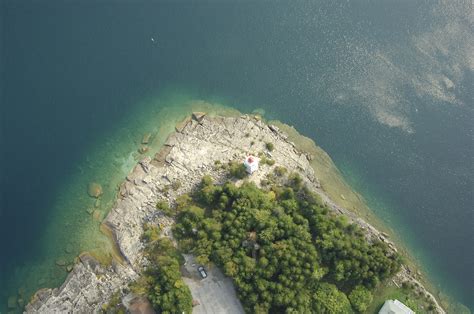 Big Tub Light Lighthouse in Tobermory, ON, Canada - lighthouse Reviews ...