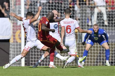 Romelu Lukaku Is Set To Face 50 000 Whistles When He Leads Roma S