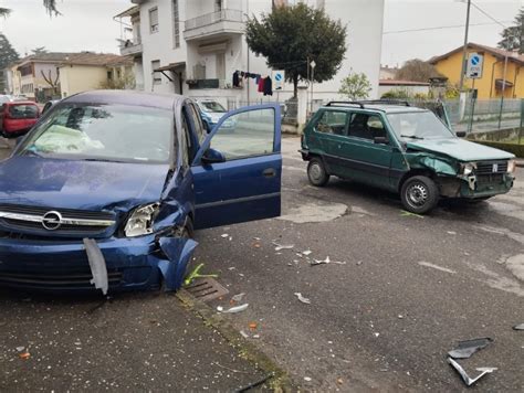 Incidente Tra Due Auto A Novi Ligure Ferita Lievemente Una Ragazza