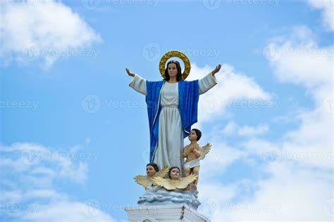 Virgin Mary statue. 26549943 Stock Photo at Vecteezy