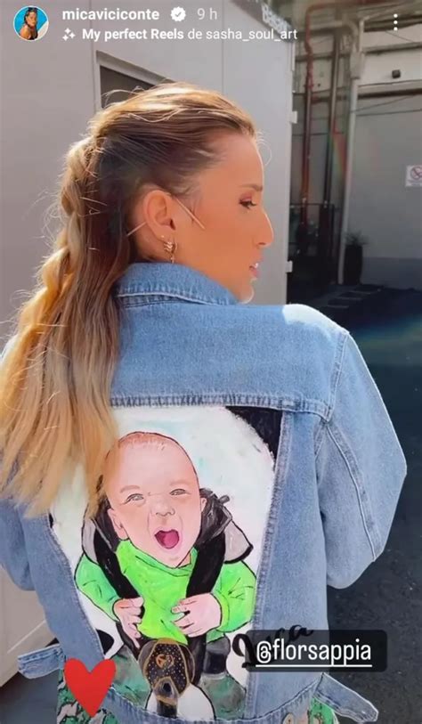 Mica Viciconte Marc Tendencia Con Una Campera Con El Rostro De Su Hijo