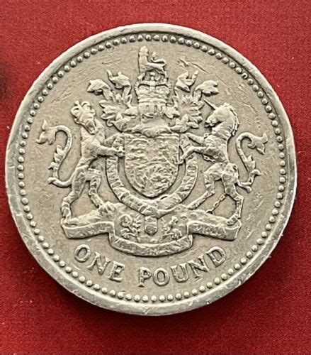 Queen Elizabeth II One Pound Coin ERROR Upside Down United Kingdom UK