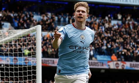 De Bruyne Was Voted The Best Midfielder In The English Premier League