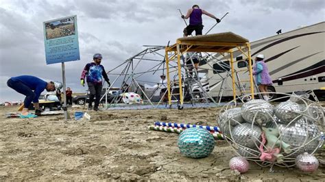 Miles Quedan Varados Entre El Lodo En Burning Man En EU UnoTV