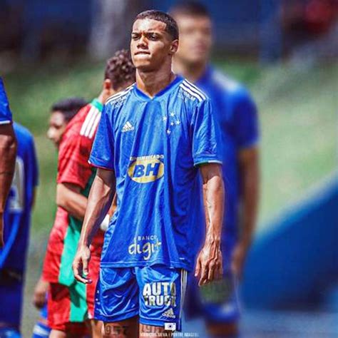 Filho De Ronaldinho Ex Cruzeiro João Mendes Faz Testes No Barcelona