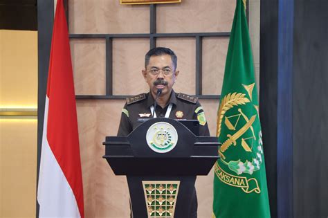 plt wakil jaksa agung asep  mulyana tutup rakernas  jaksa agung