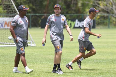 Daniel Paulista Esbo A Time Titular Do Sport Tr S Volantes E Faz