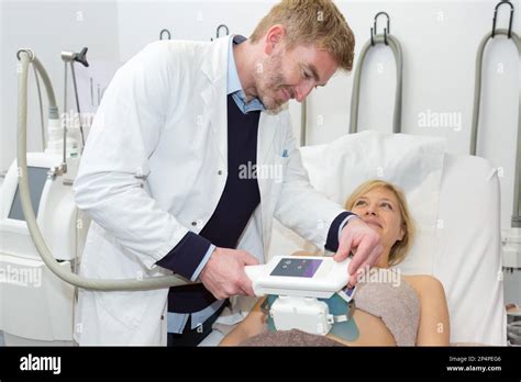 Auscultation abdomen Fotos und Bildmaterial in hoher Auflösung Alamy