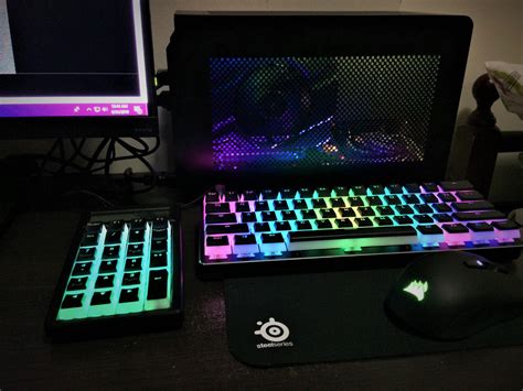 GMMK Compact + Ducky Pocket + Aura Keycaps