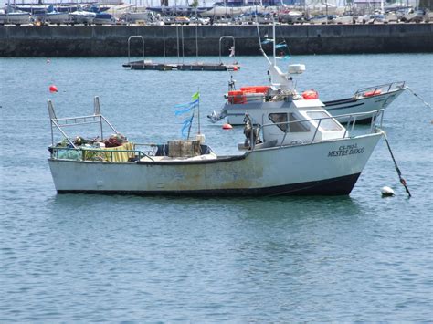 EMBARCAÇÕES DE PESCA MESTRE DIOGO