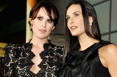 10 Beautiful Celebrity Mother Daughter Duos About Her