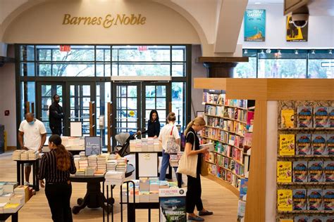 Barnes And Noble Undergoes A Back To Basics Redesign The New York Times