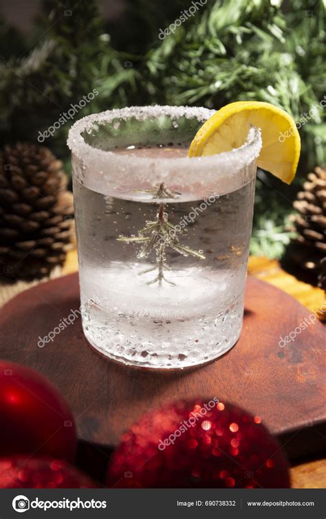 Snow Globe Cocktail Christmas Drink Creative Festive Beverage Drink ...