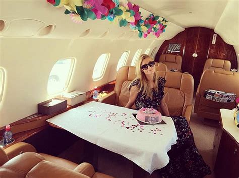 Paris Hilton Festeggia Il Compleanno Sul Jet Privato Gossipfish