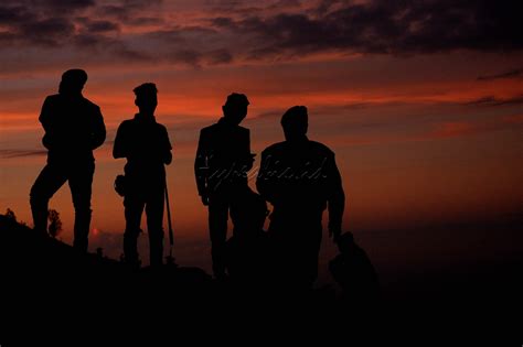 Hypeabis MENIKMATI MENTARI PAGI DI KAWAH IJEN