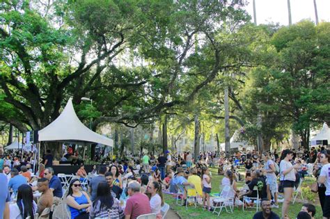 23 restaurantes e 14 cervejarias ocupam a praça em Campinas durante o