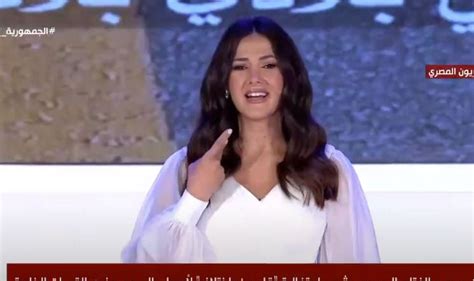 شاهد الظهور الأول للفنانة دنيا سمير غانم بعد وفاة والديها باحتفالية