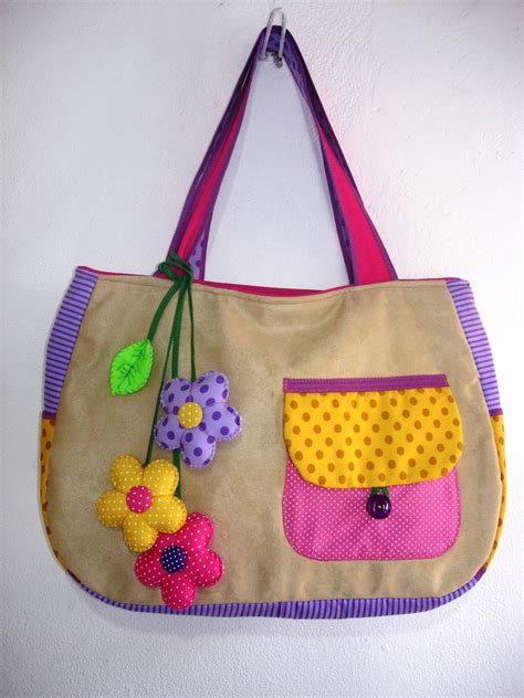 LULUZINHA BOLSAS E ACESSÓRIOS Cloth bags Bag pattern Patchwork bags